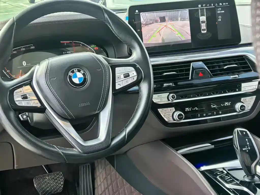 BMW 5 Series — миниатюра 4
