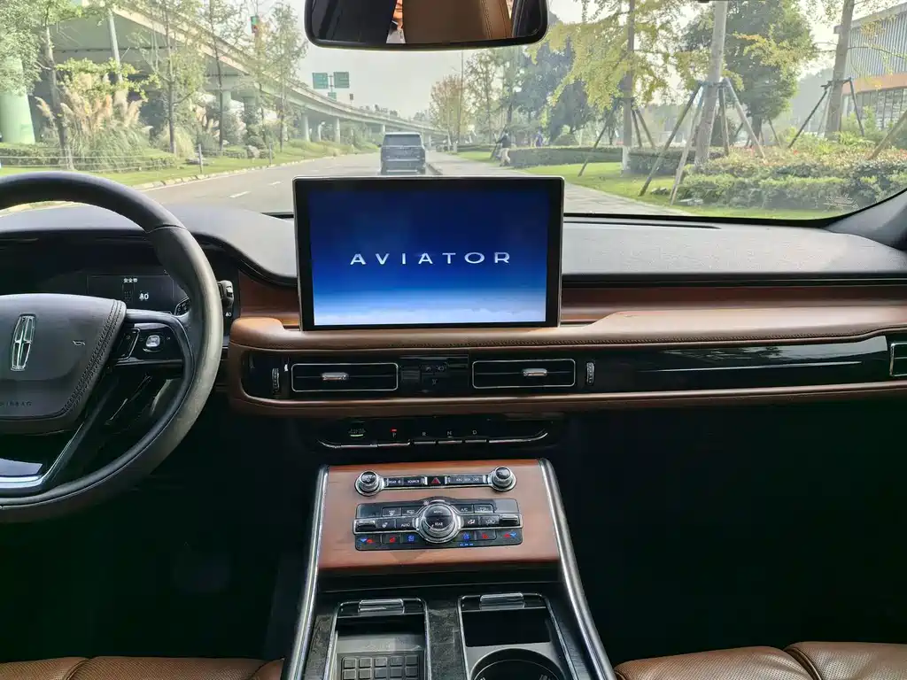Lincoln Aviator — миниатюра 3