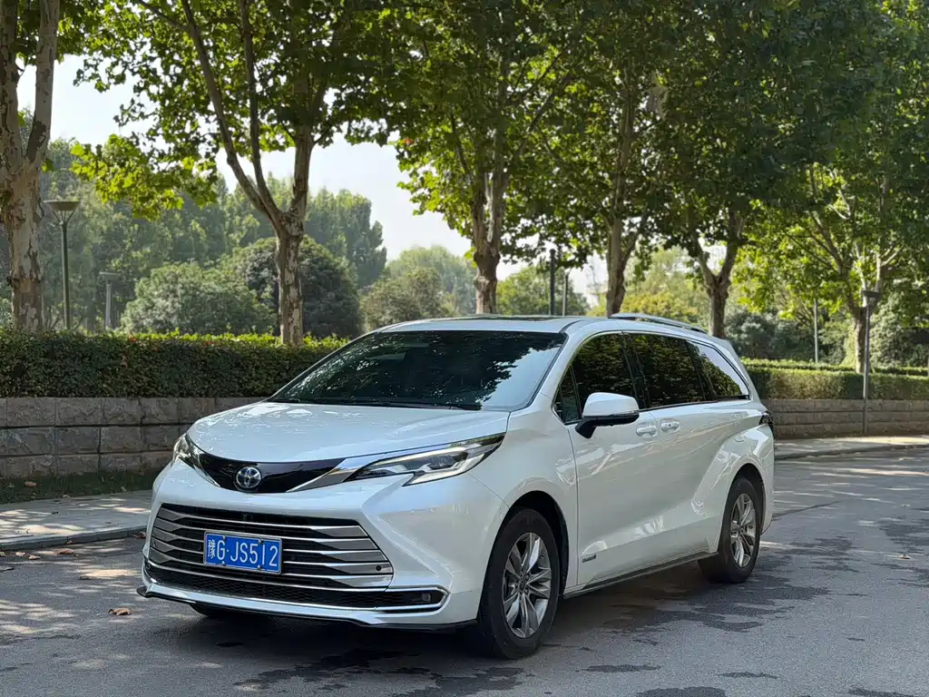 Toyota Sienna — миниатюра 3