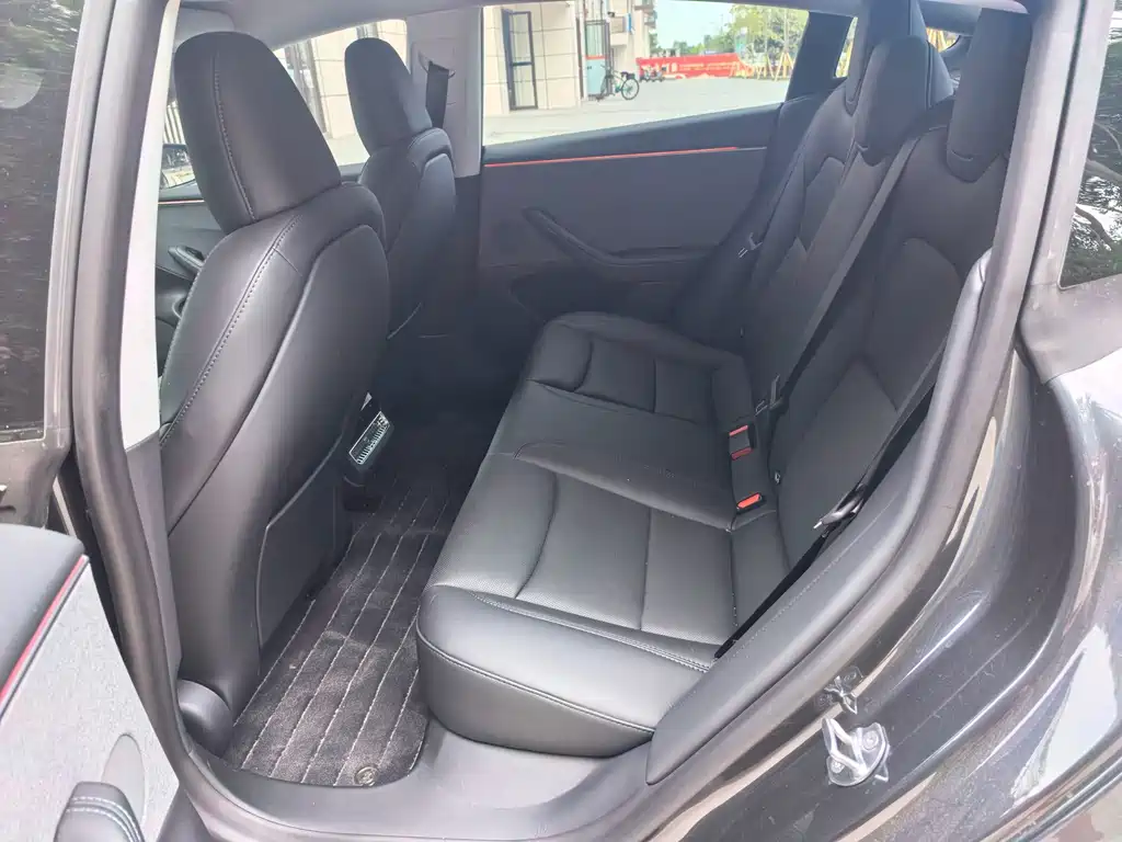 Tesla Model 3 — миниатюра 5
