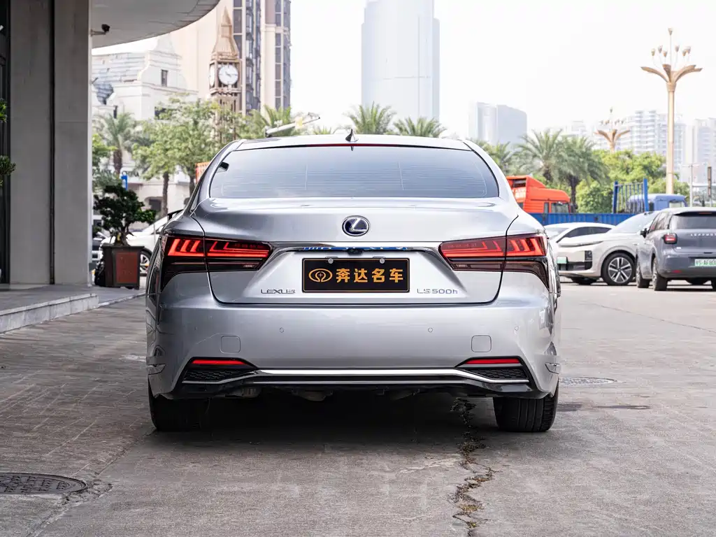 Lexus LS — миниатюра 5
