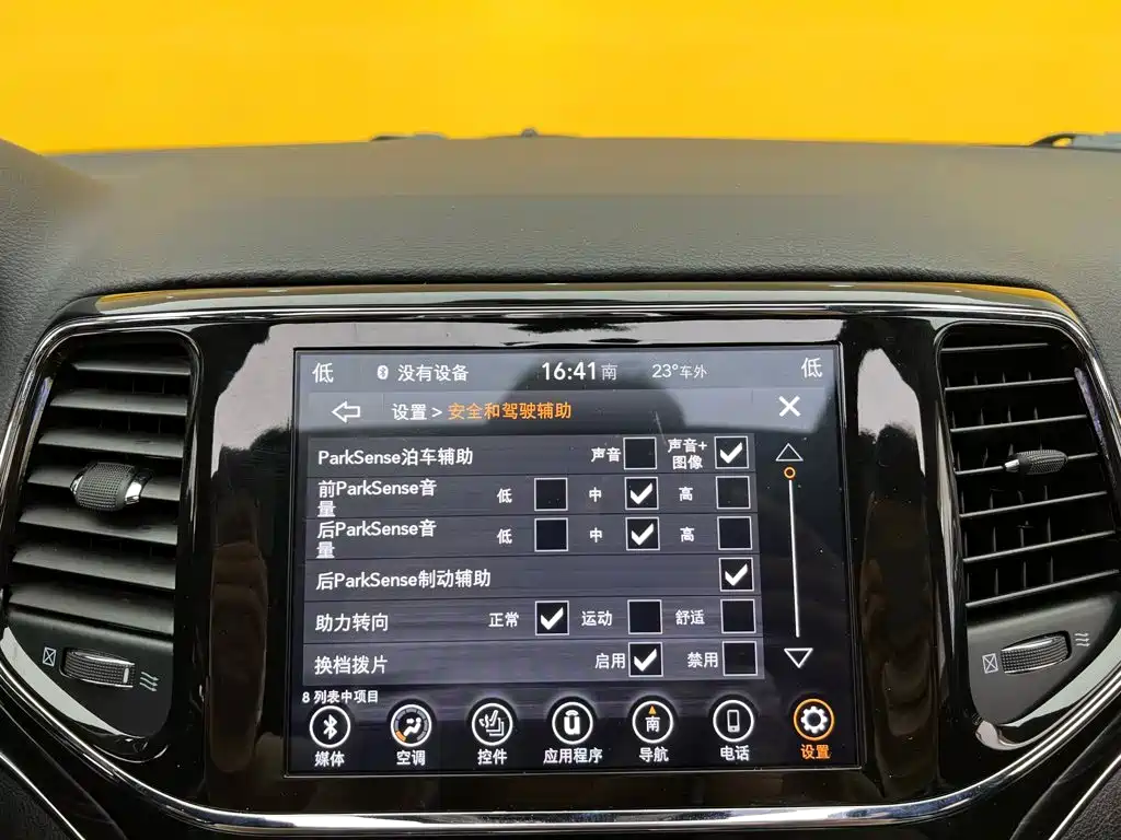 Jeep Grand Cherokee (Import) — миниатюра 29