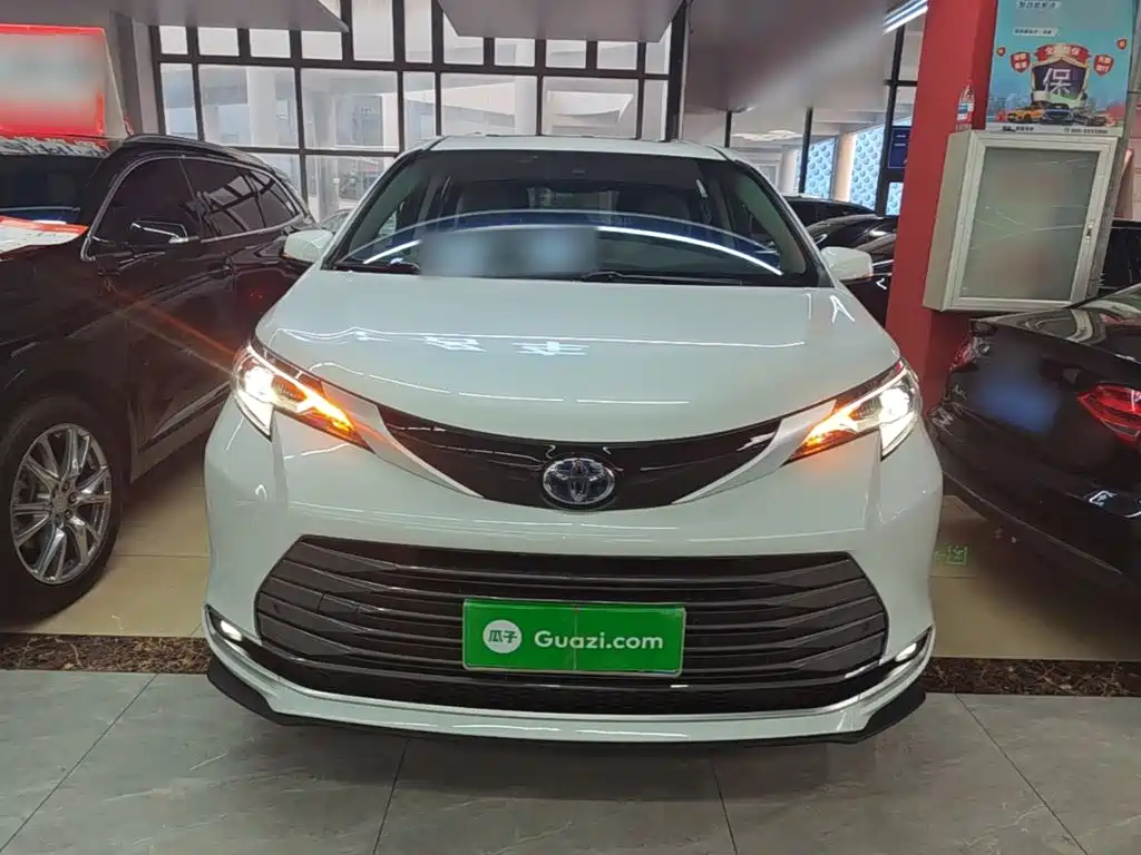 Toyota Sienna — миниатюра 3