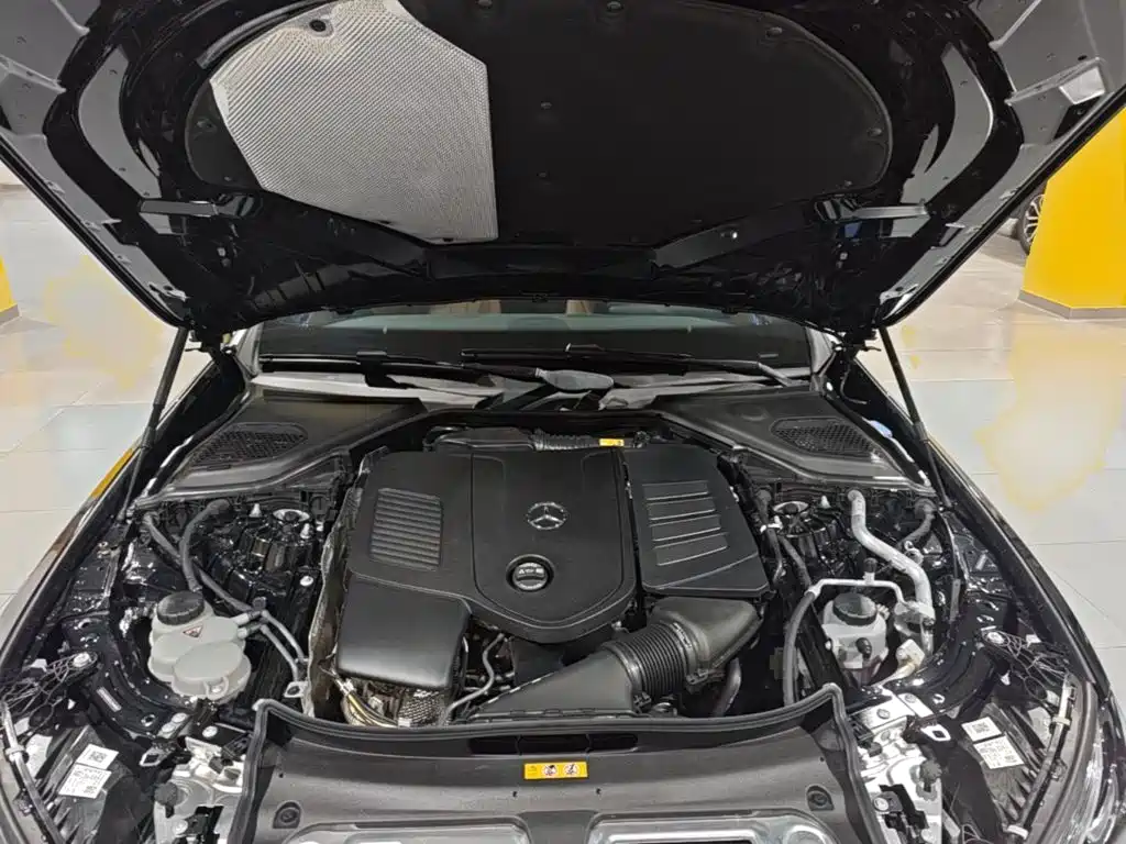 Mercedes-Benz E-Class — миниатюра 20