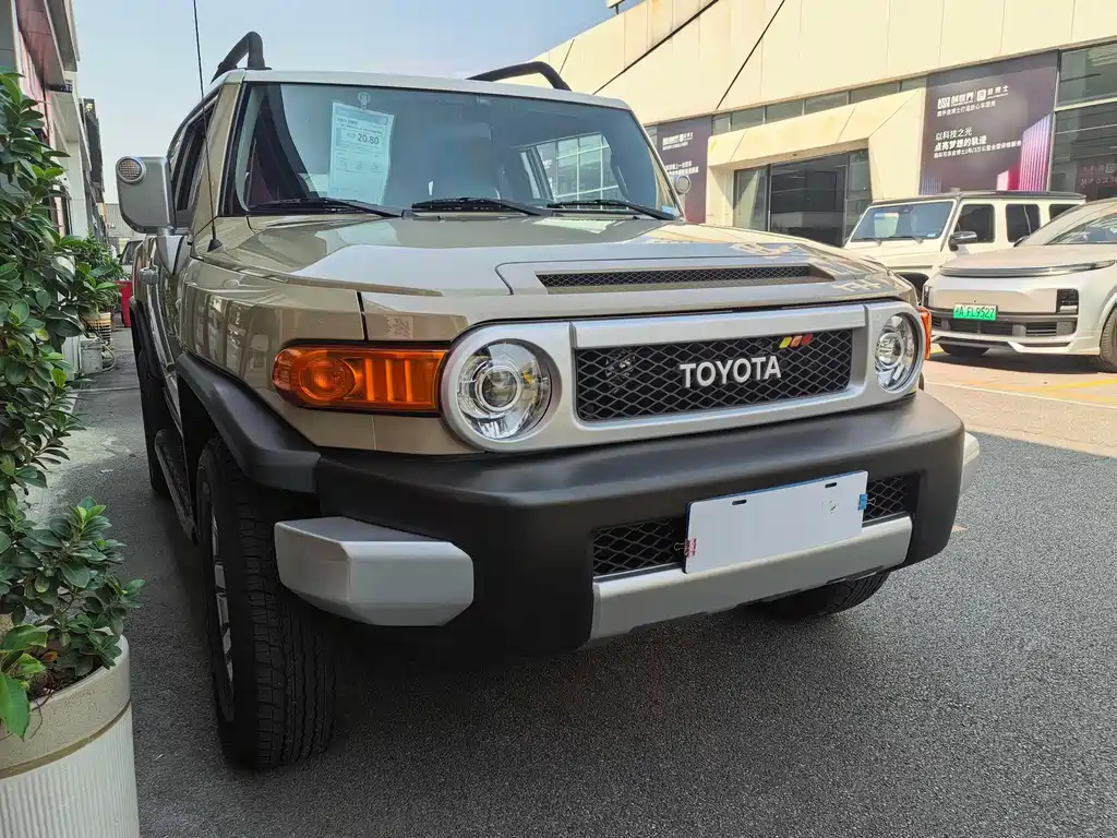 Toyota FJ Cruiser — миниатюра 2