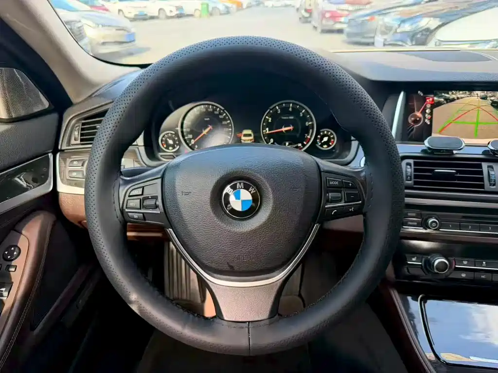 BMW 5 Series — миниатюра 7
