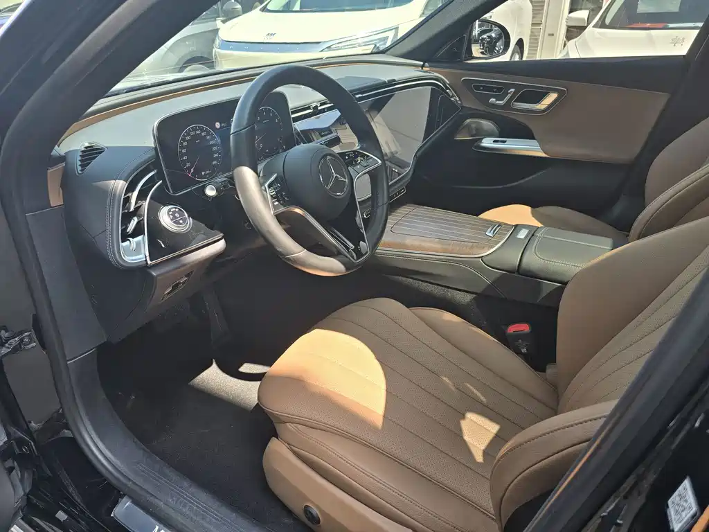 Mercedes-Benz E-Class — миниатюра 7