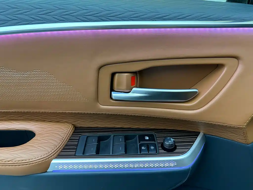 Toyota Granvia — миниатюра 17