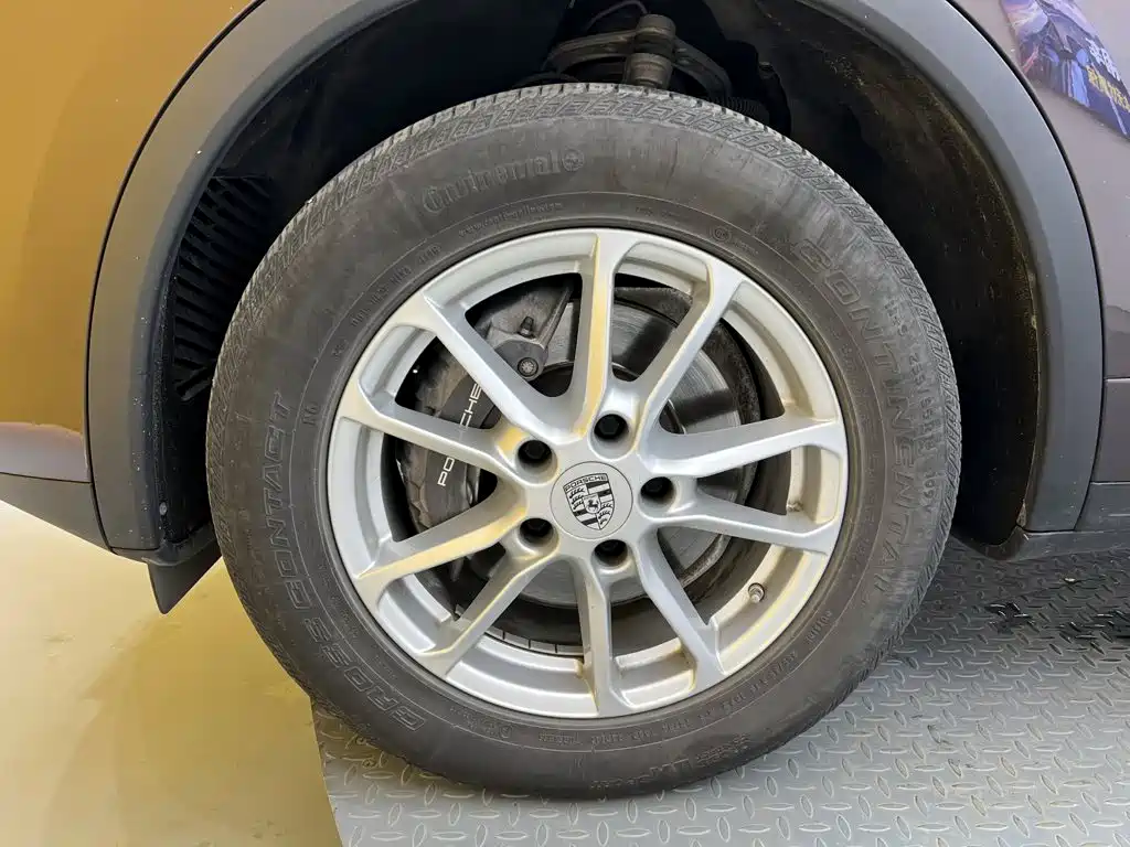 Porsche Cayenne — миниатюра 10