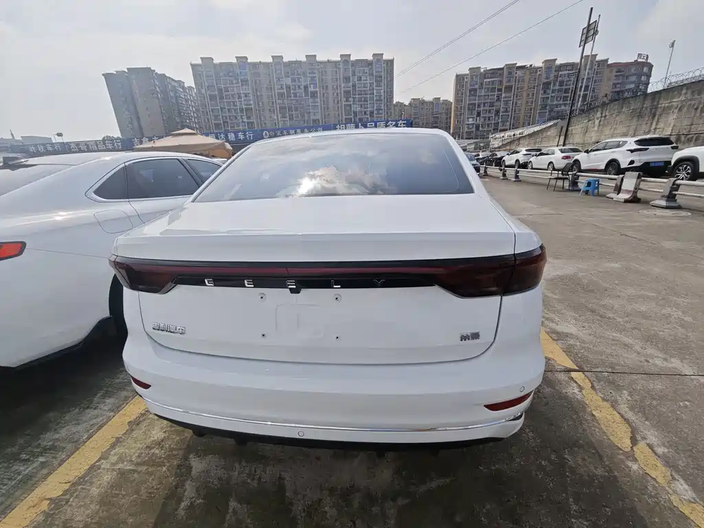 Geely Emgrand — миниатюра 15