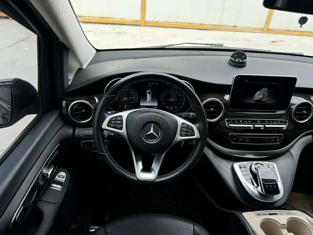 Mercedes-Benz V-Class — миниатюра 6
