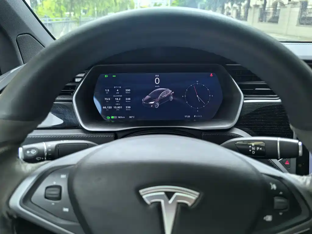 TESLA MODEL X