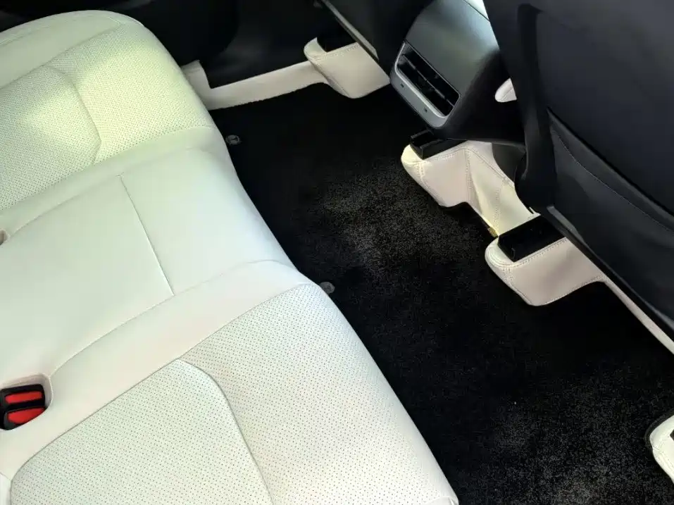 Tesla Model Y — миниатюра 7