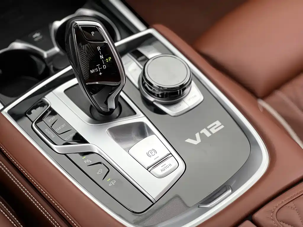 BMW 7 Series — миниатюра 17