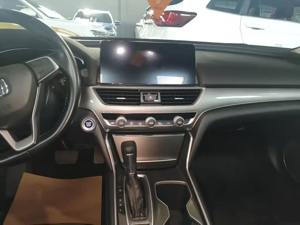 Honda Accord — миниатюра 13