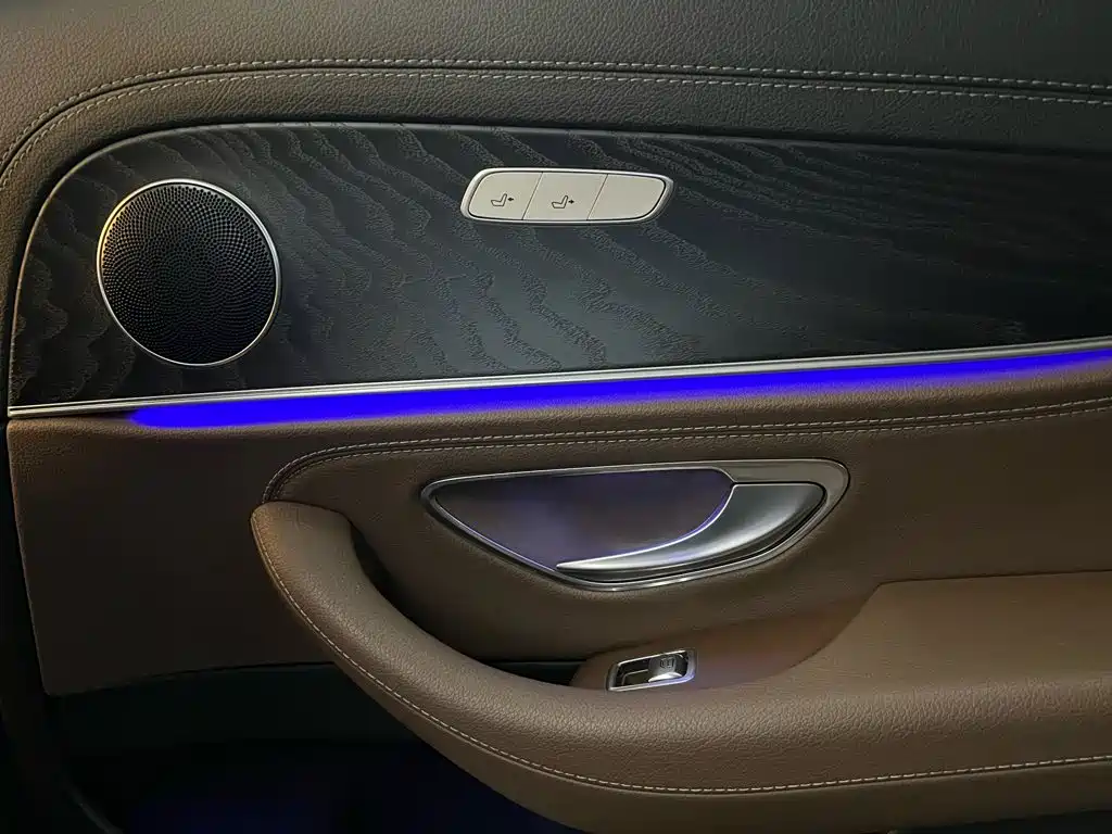 Mercedes-Benz E-Class — миниатюра 28
