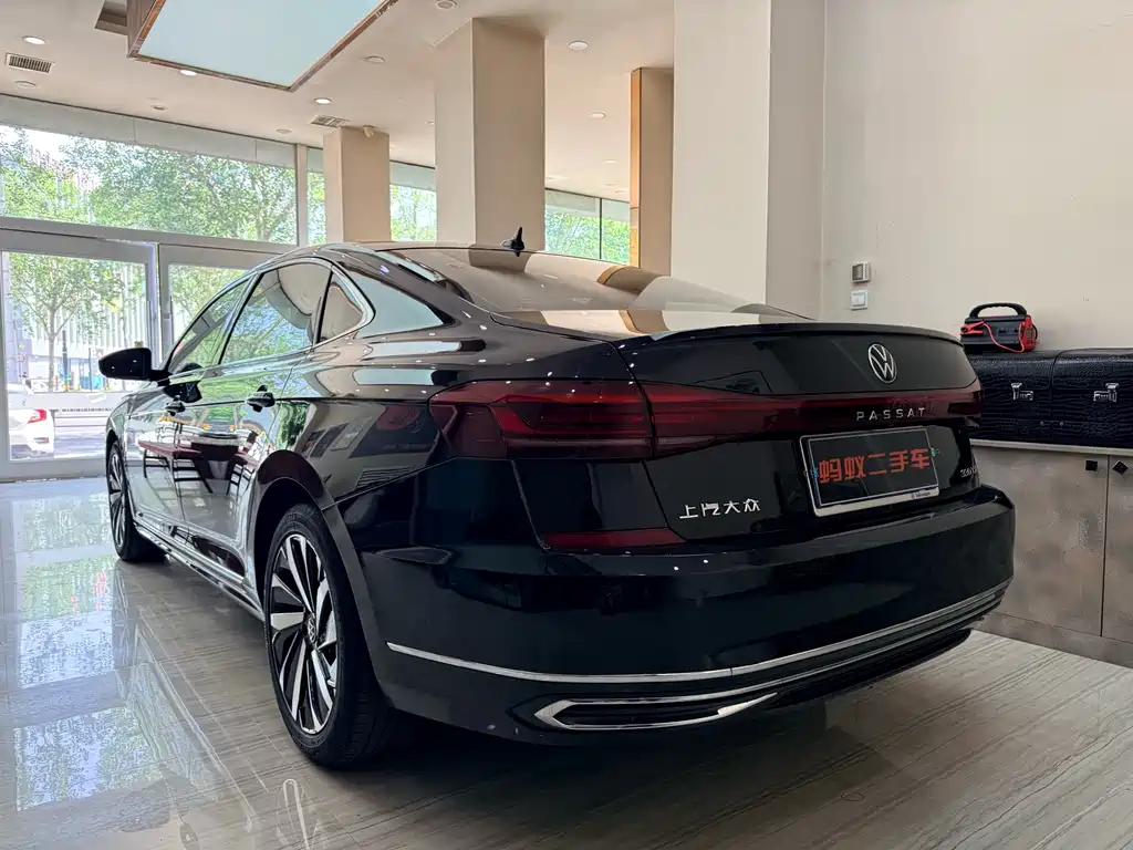 Volkswagen Passat 2023 330TSI Luxury