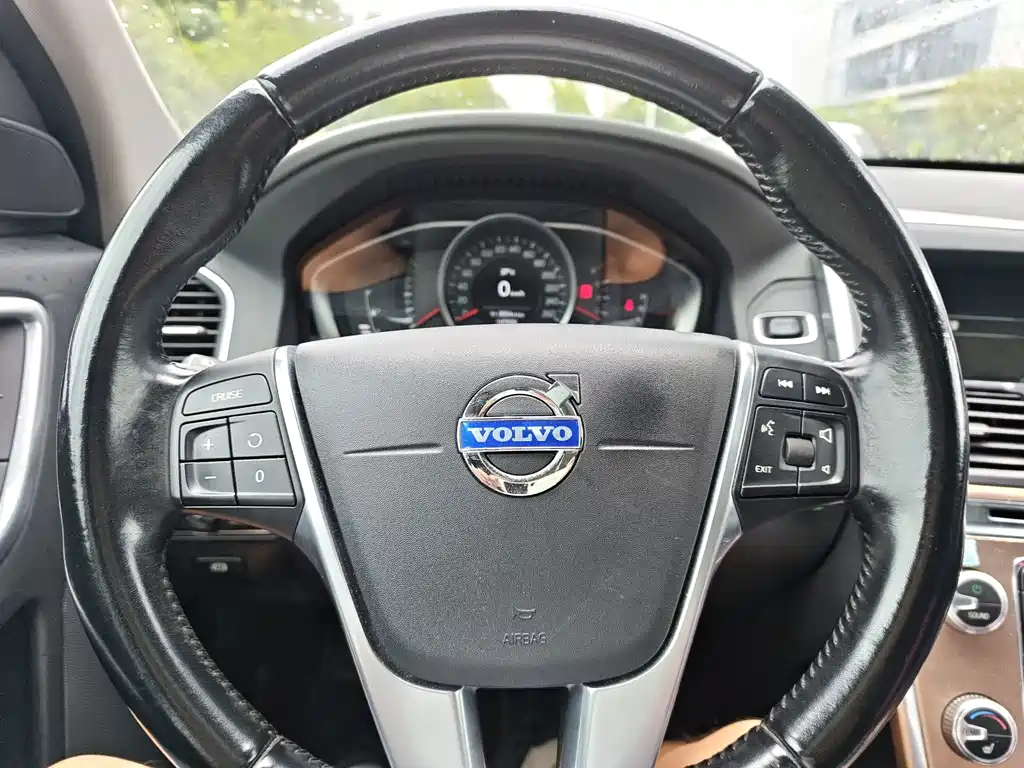 Volvo XC60 — миниатюра 10