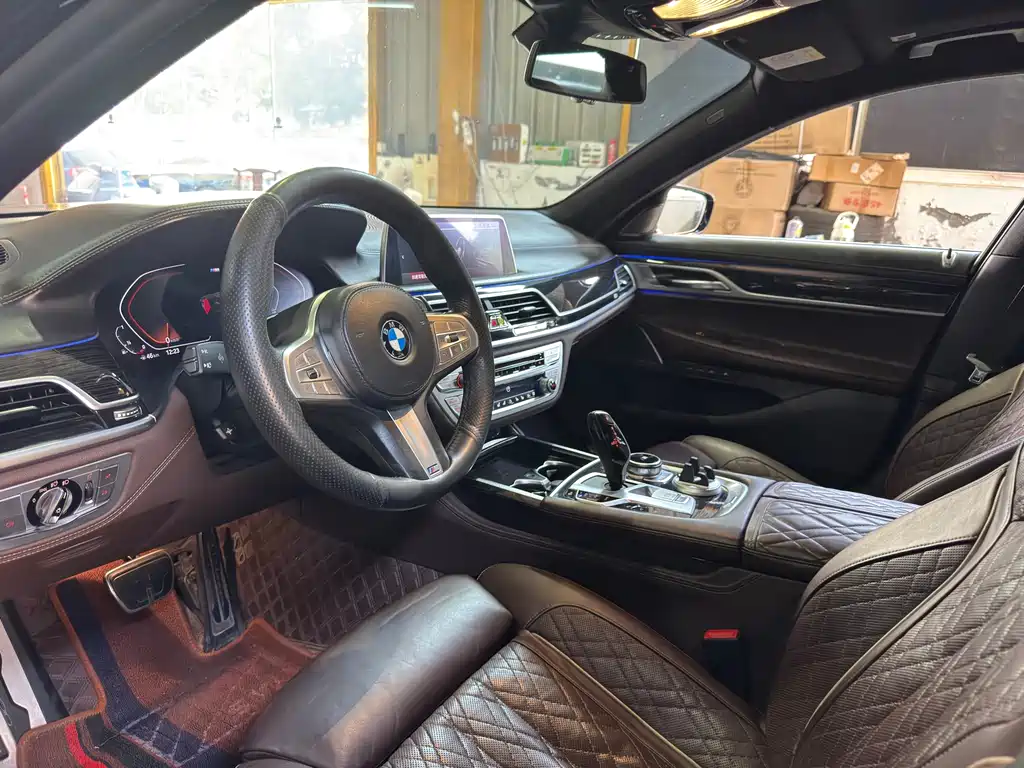 BMW 7 Series — миниатюра 4