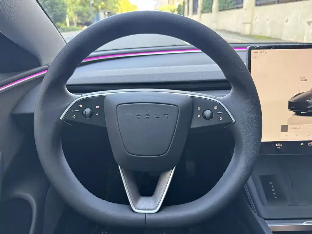 Tesla Model 3 — миниатюра 13