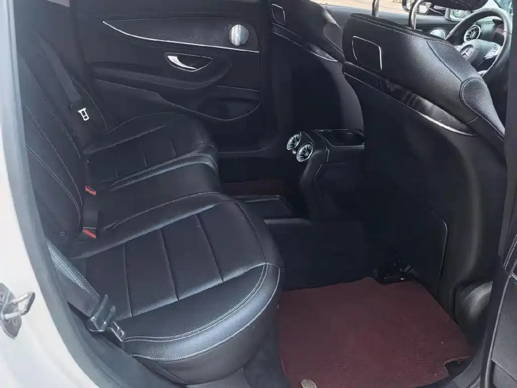 Mercedes-Benz E-Class — миниатюра 5
