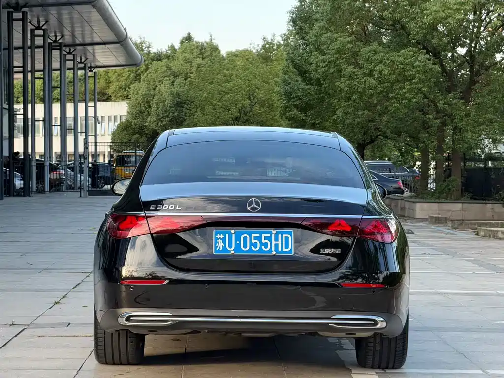 Mercedes-Benz E-Class — миниатюра 4