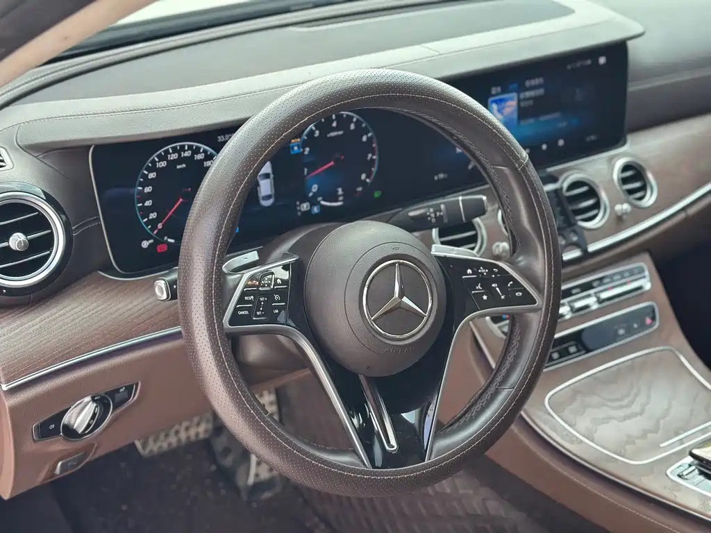 Mercedes-Benz E-Class — миниатюра 6