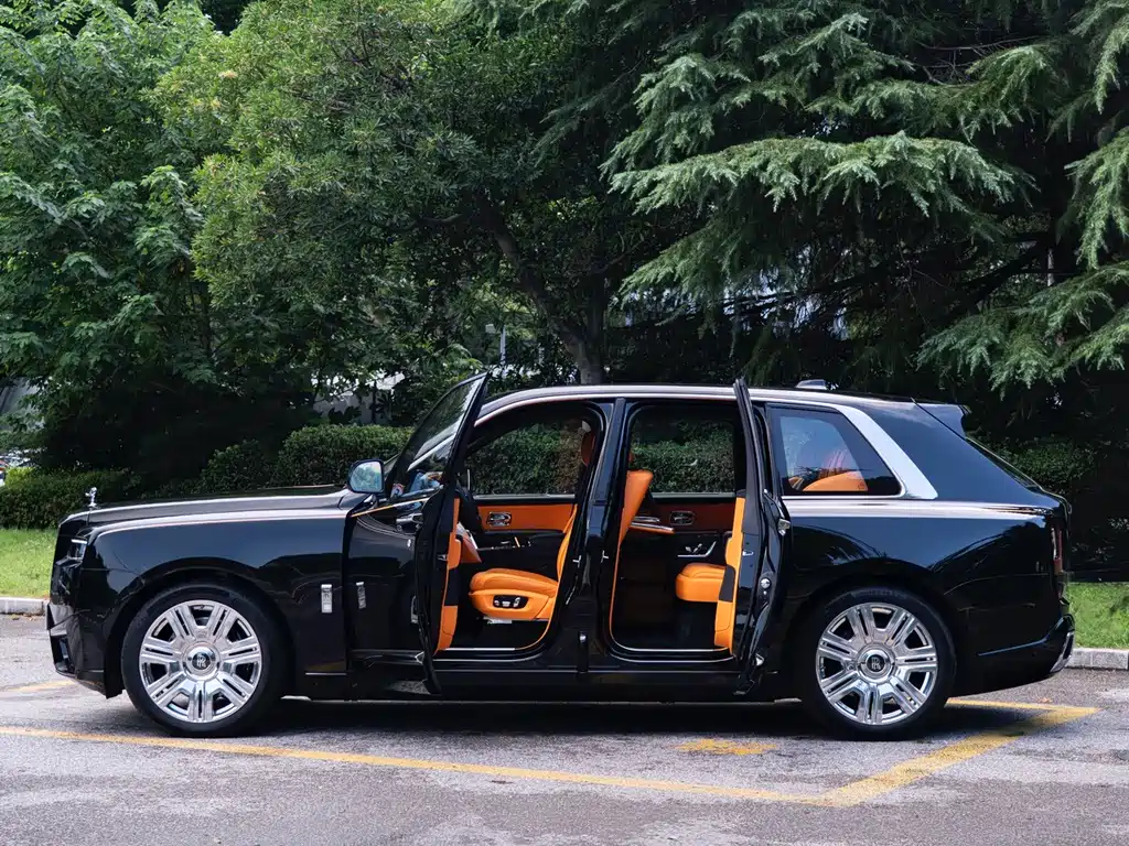 Rolls-Royce Cullinan — миниатюра 6
