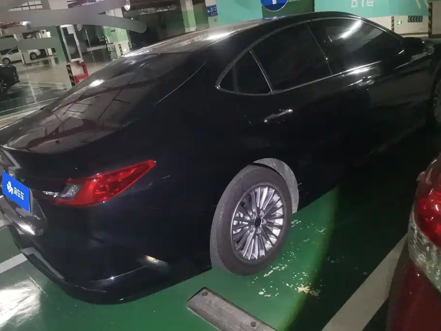 Toyota Camry — миниатюра 3