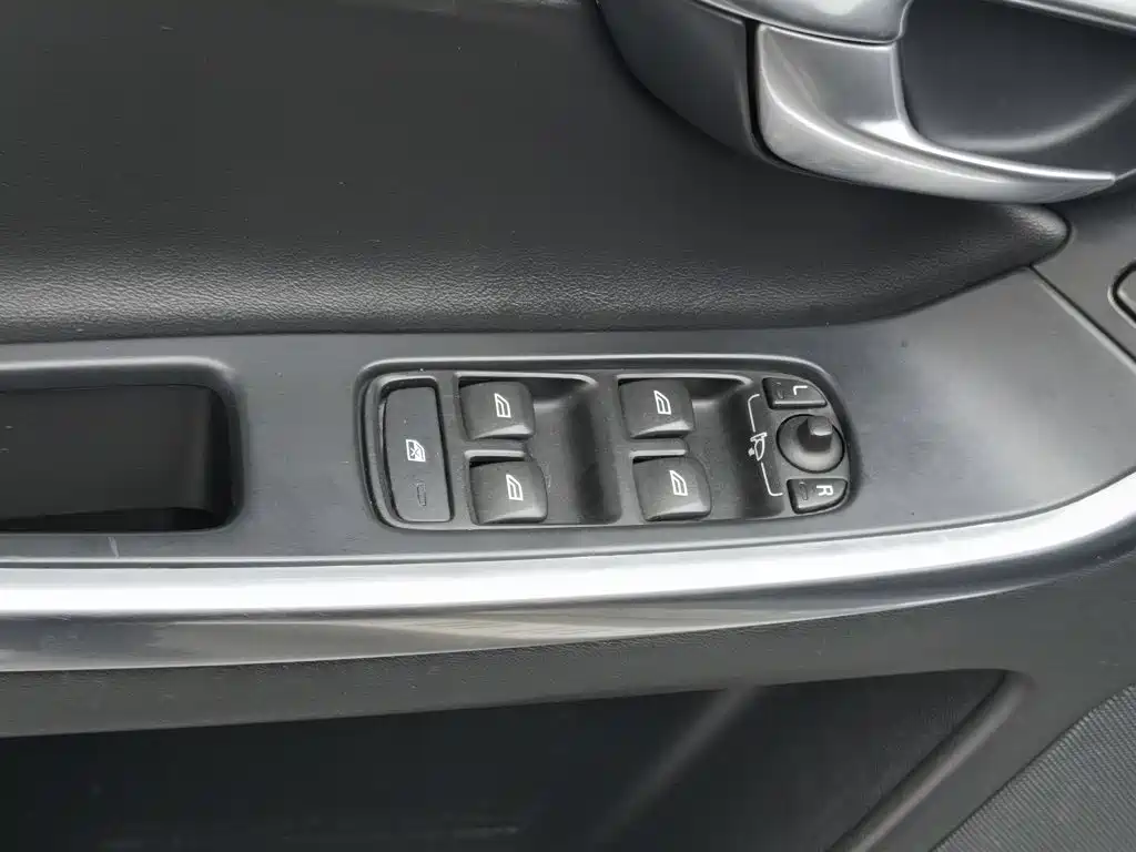 Volvo XC60 (Import) — миниатюра 9