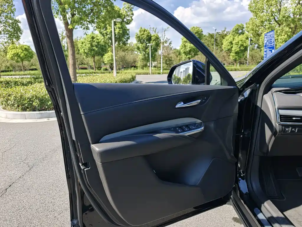 Cadillac XT4 — миниатюра 9