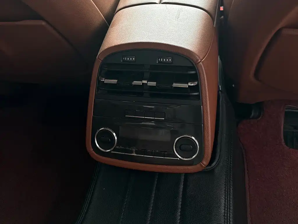 Maserati Quattroporte — миниатюра 8