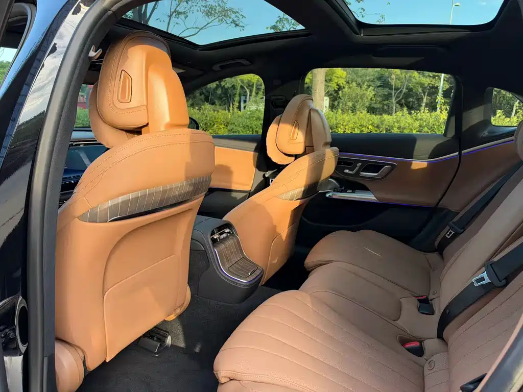 Mercedes-Benz E-Class — миниатюра 7