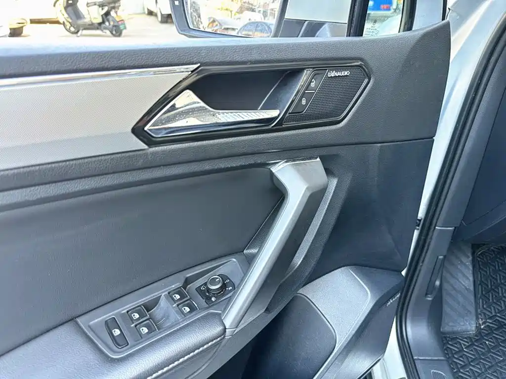 Volkswagen Tiguan L — миниатюра 8