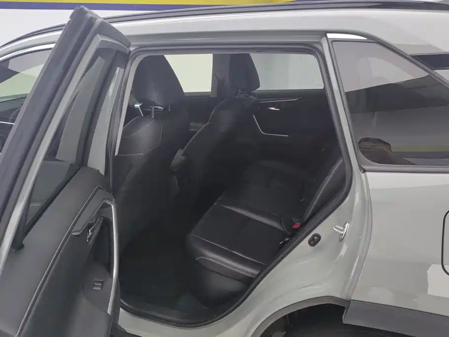 Toyota RAV4 — миниатюра 11