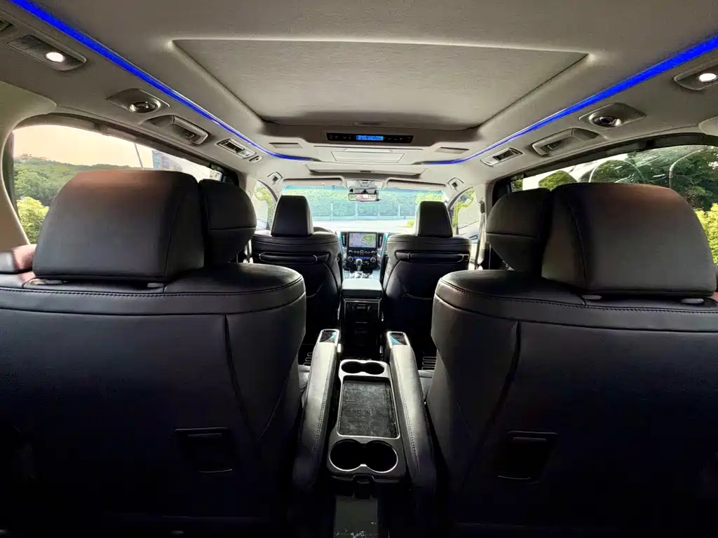 Toyota Vellfire — миниатюра 11