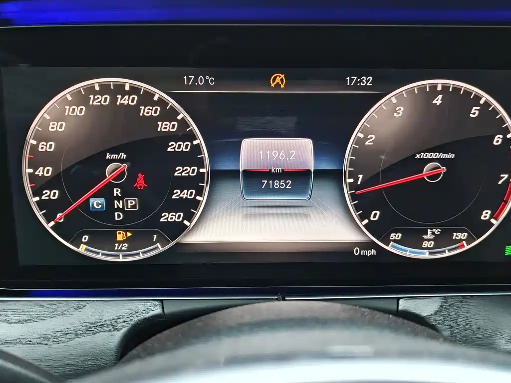 Mercedes-Benz E-Class — миниатюра 5