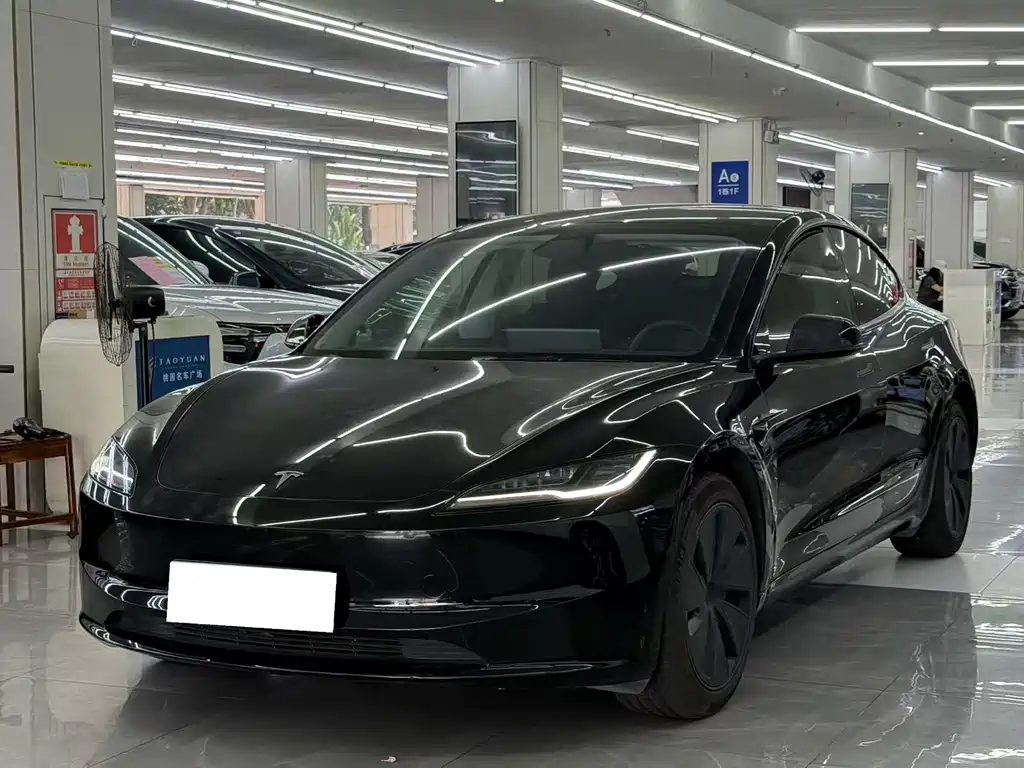 Tesla Model 3 — миниатюра 2