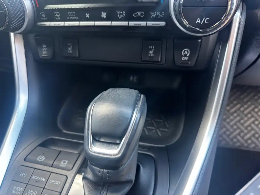 Toyota RAV4 — миниатюра 7