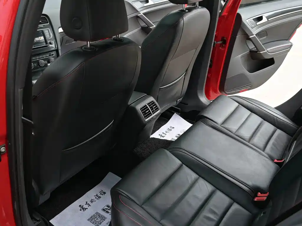 Volkswagen Golf GTI — миниатюра 10