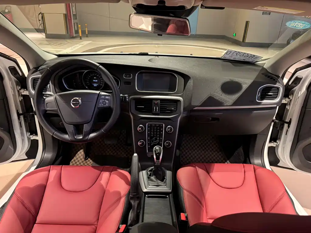 Volvo V40 — миниатюра 10