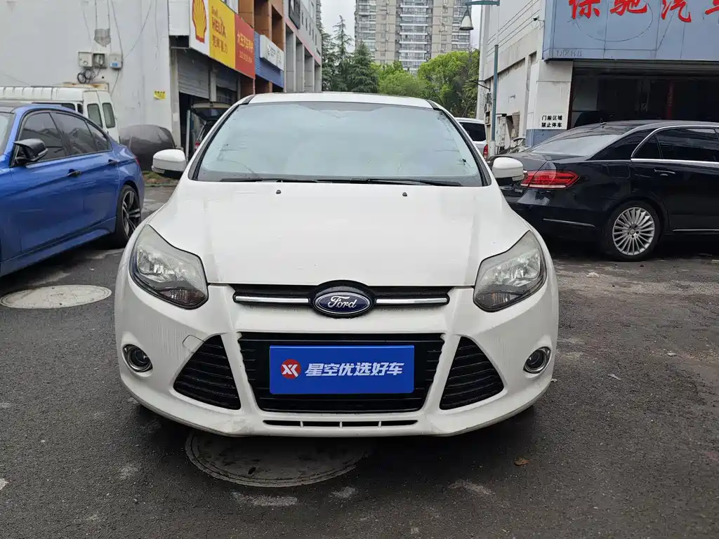 Ford Focus 2012 2.0L AT Luxury Sport