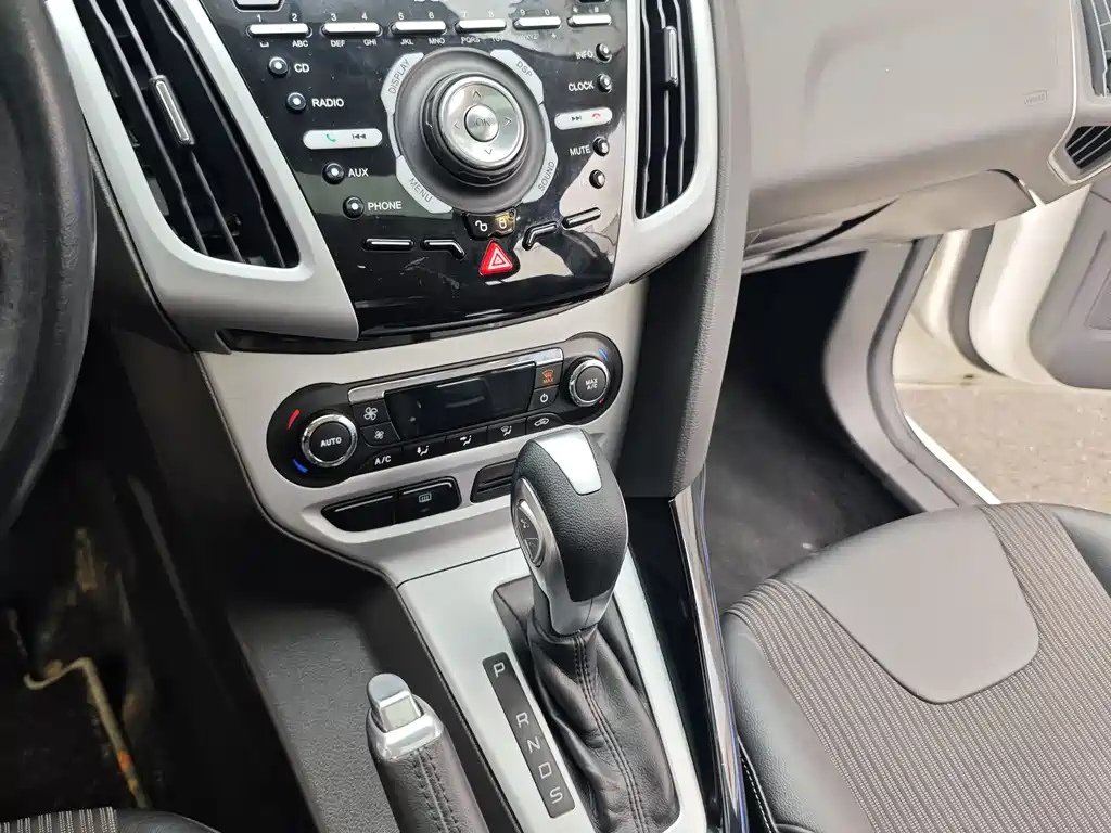 Ford Focus 2012 2.0L AT Luxury Sport