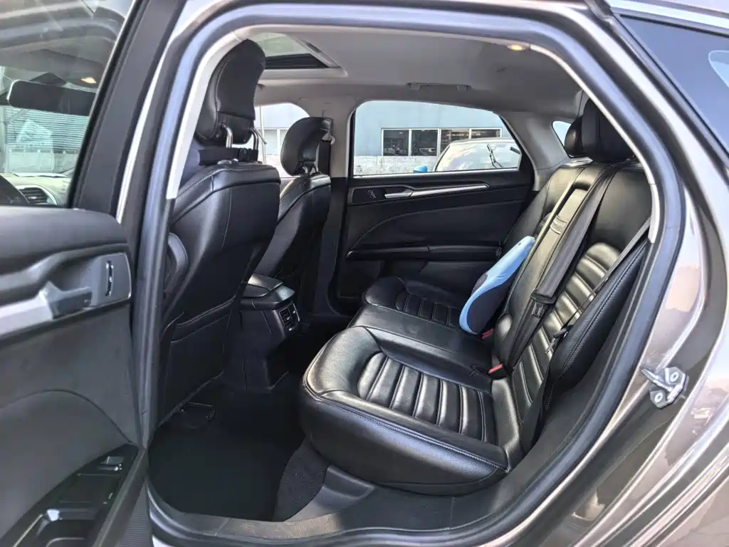 Ford Mondeo — миниатюра 11