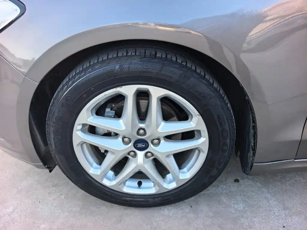Ford Mondeo — миниатюра 8