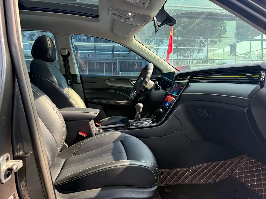 Roewe RX5 — миниатюра 20