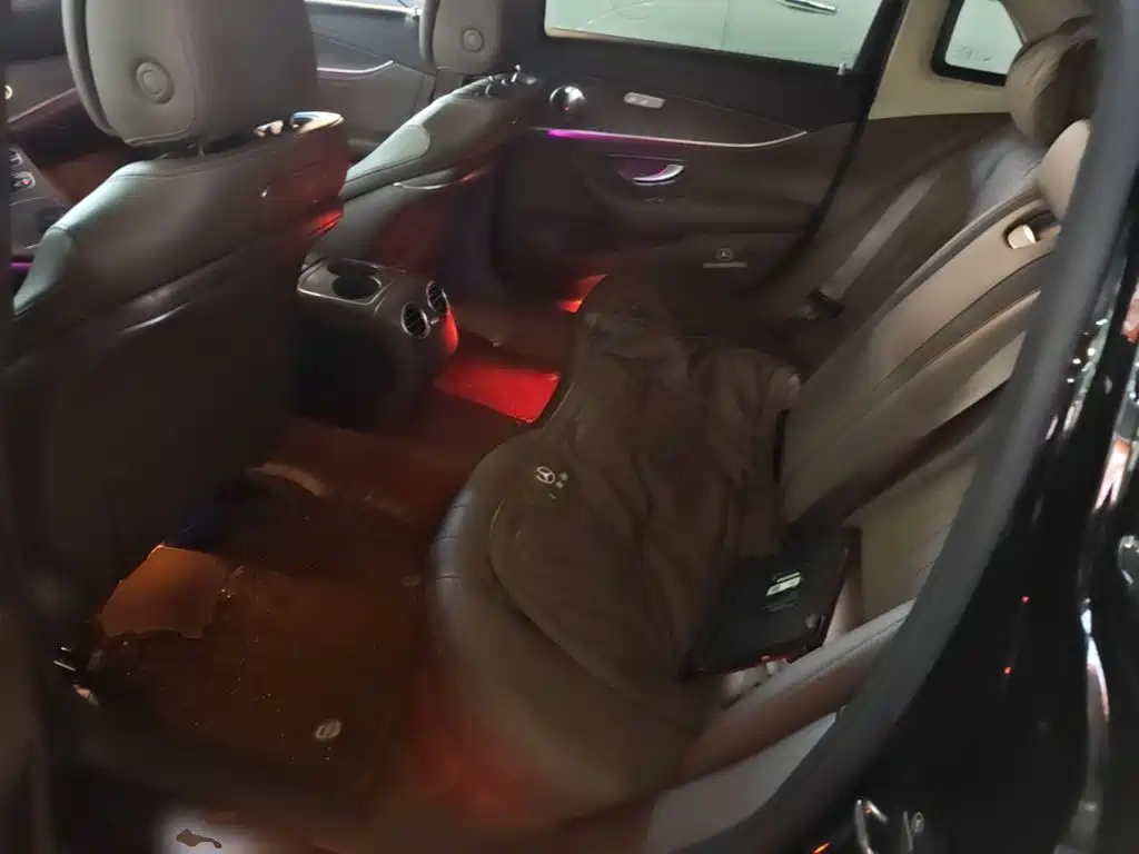 Mercedes-Benz E-Class — миниатюра 17