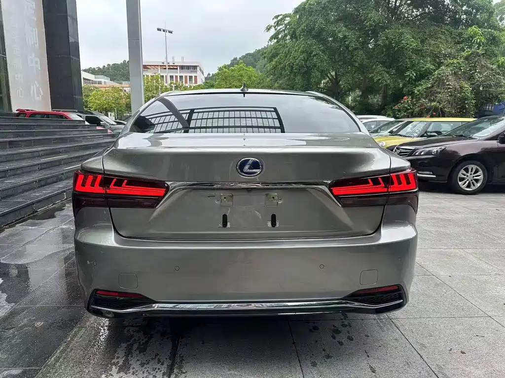 Lexus LS — миниатюра 7