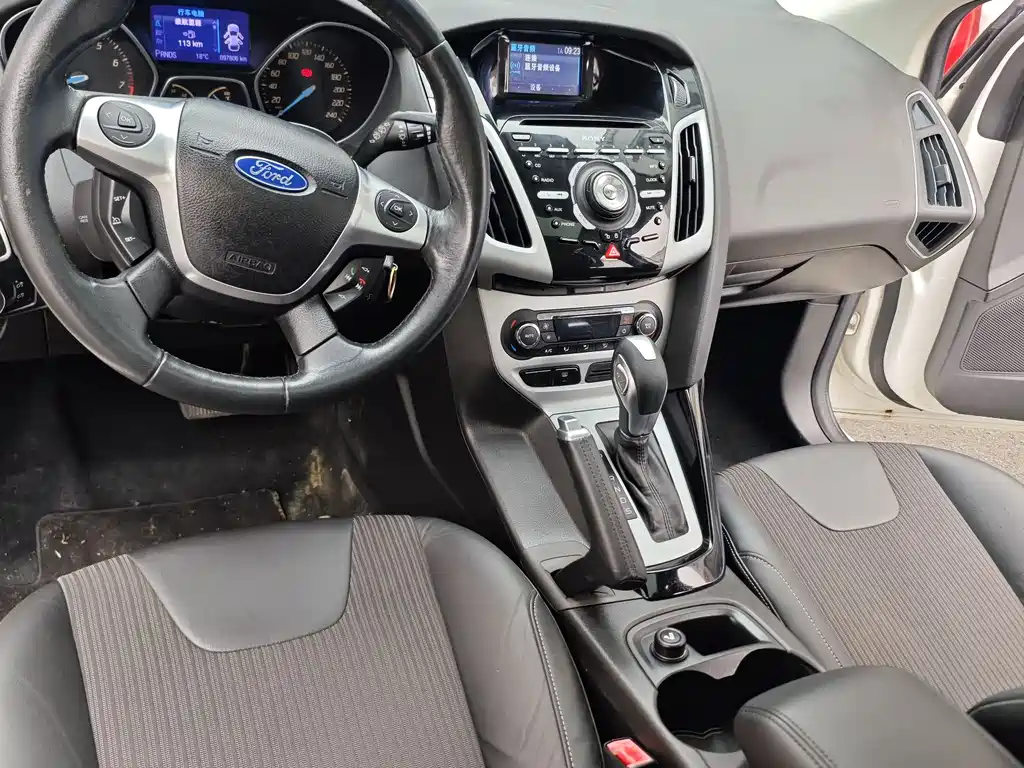 Ford Focus 2012 2.0L AT Luxury Sport