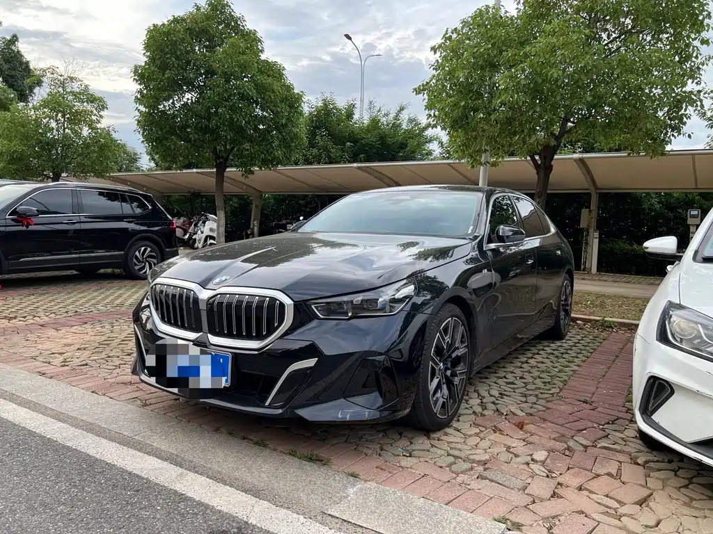 BMW 5 Series 2025